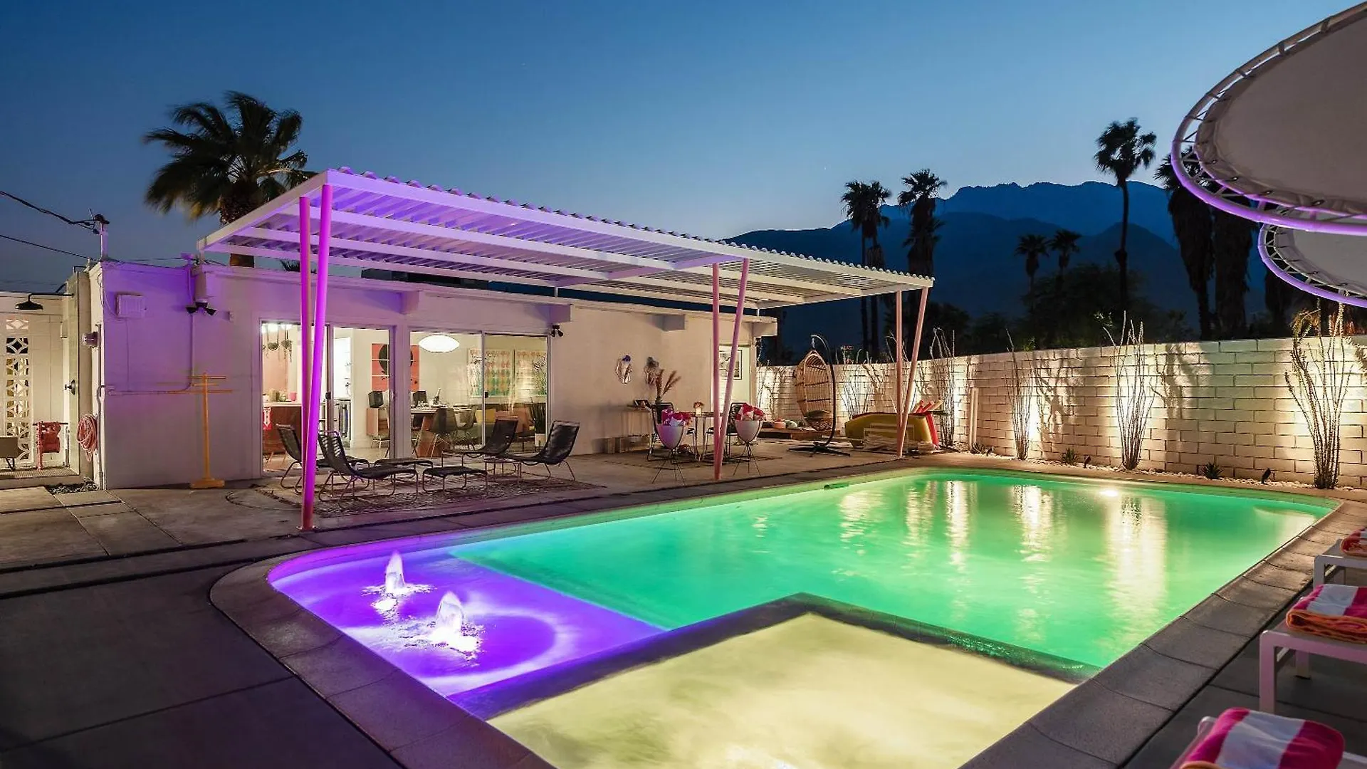Retro Chic Oasis Saltwater Pool Spa & Mnt Views بالم سبرينغس بيت للعطل